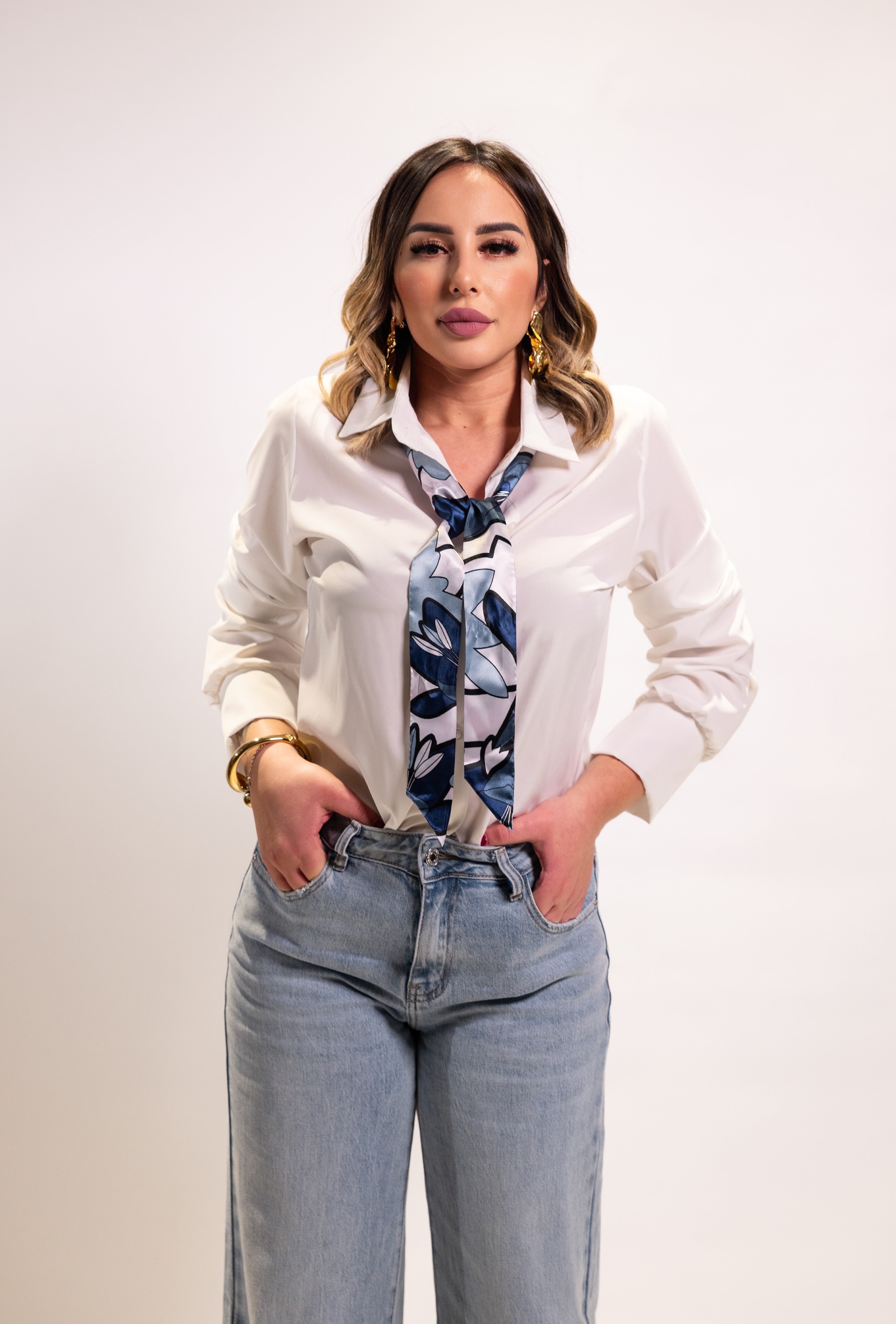 Camicia Lady bianca con foulard